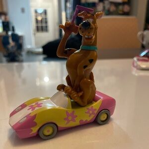 2000 Scooby-Doo Toy Car with Pink and Yellow Design